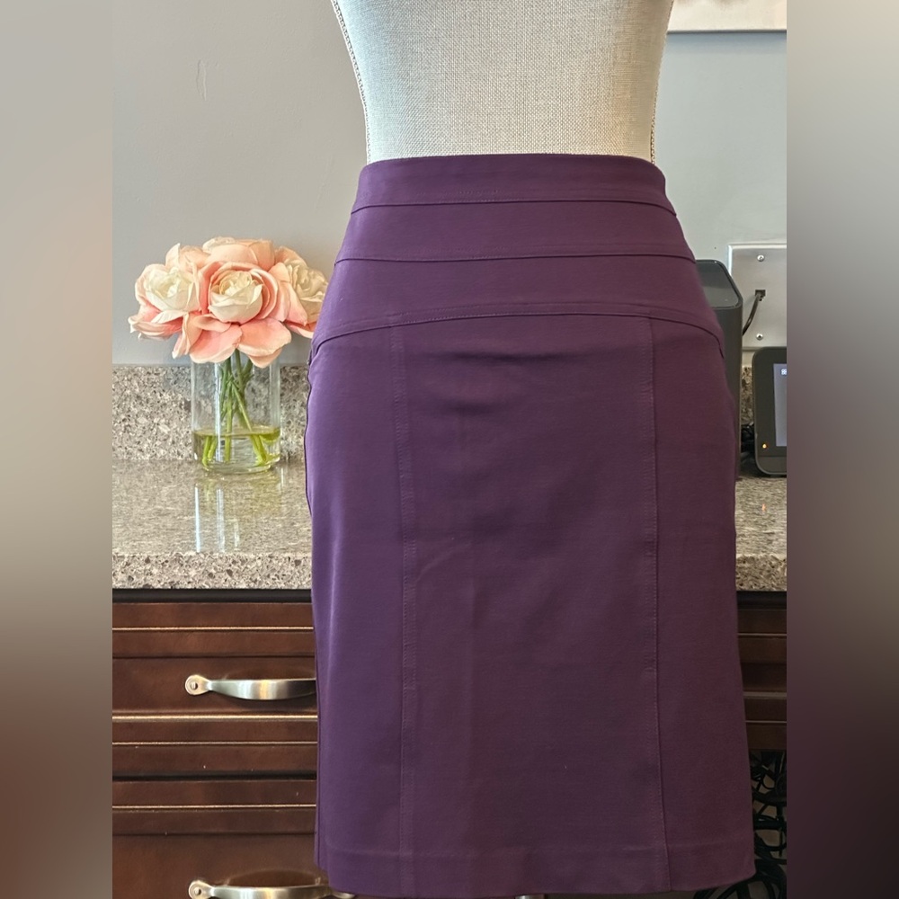 Thalian women's purple stretch pencil skirt with a bottom zipper accent size 6